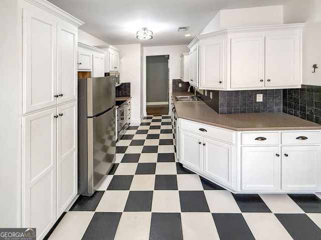 1100 Brookshire Court, Bogart, GA 30622