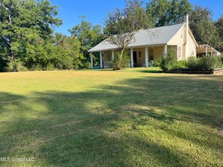 1056 Fairchilds Road, Raymond, MS 39154