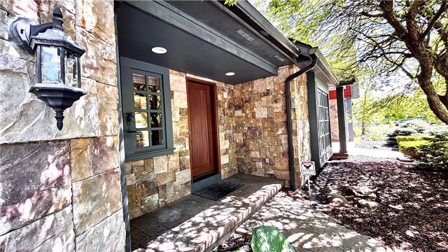11 Sunrise Park, Pittsford, NY 14534
