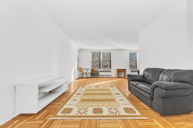 10025 Queens Blvd Apt 2B, New York City, NY 11375