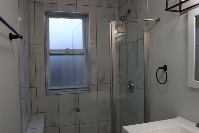 6505 N Bell Avenue, Chicago, IL 60645