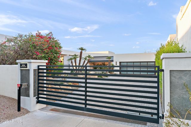 5724 N ECHO CANYON Drive, Phoenix, AZ 85018