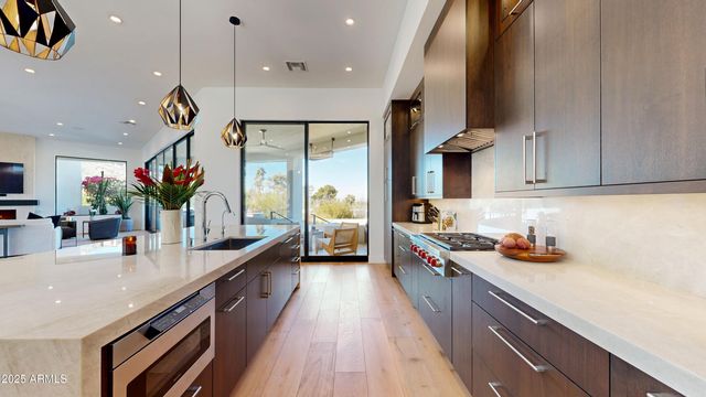 5724 N ECHO CANYON Drive, Phoenix, AZ 85018