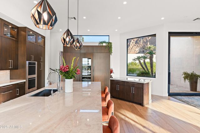 5724 N ECHO CANYON Drive, Phoenix, AZ 85018