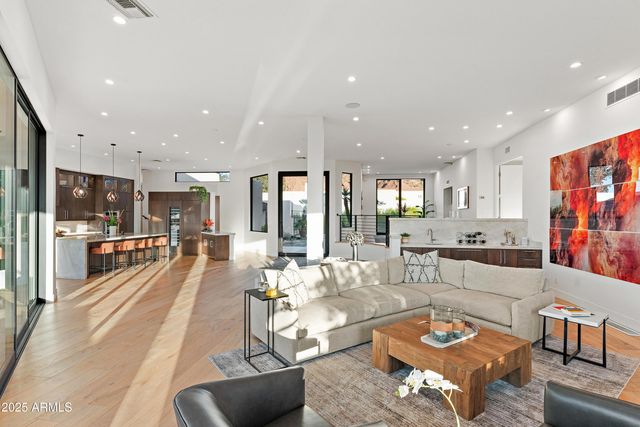 5724 N ECHO CANYON Drive, Phoenix, AZ 85018