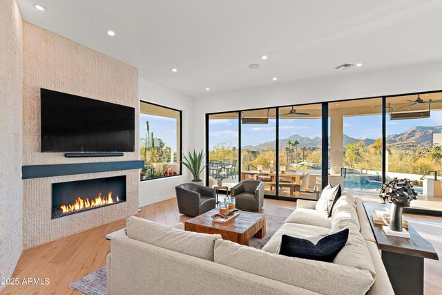 5724 N ECHO CANYON Drive, Phoenix, AZ 85018