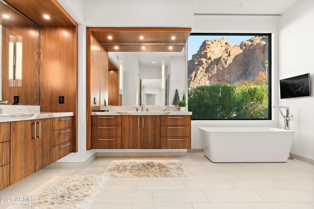 5724 N ECHO CANYON Drive, Phoenix, AZ 85018