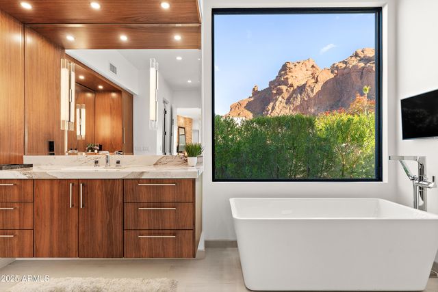 5724 N ECHO CANYON Drive, Phoenix, AZ 85018