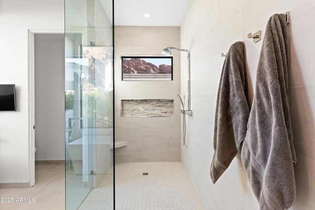 5724 N ECHO CANYON Drive, Phoenix, AZ 85018