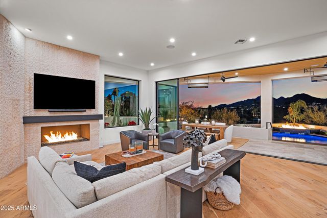 5724 N ECHO CANYON Drive, Phoenix, AZ 85018