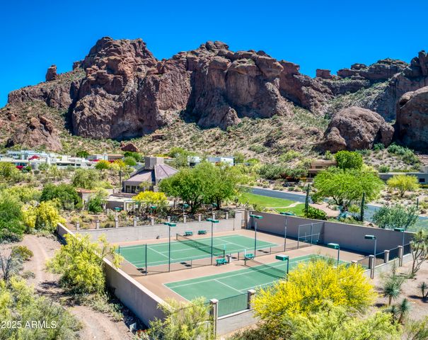 5724 N ECHO CANYON Drive, Phoenix, AZ 85018