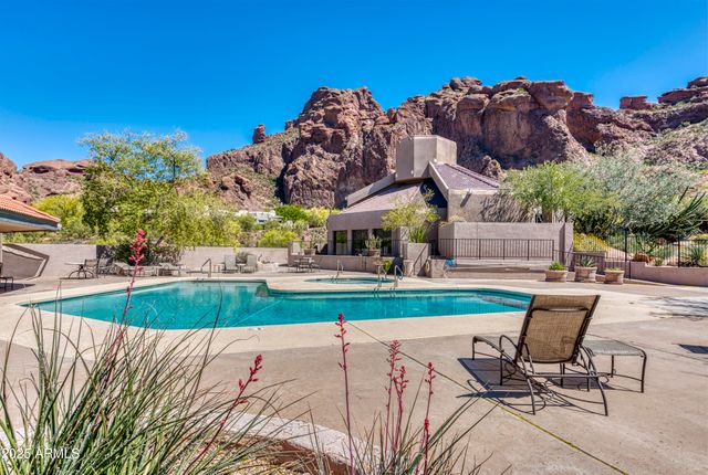 5724 N ECHO CANYON Drive, Phoenix, AZ 85018