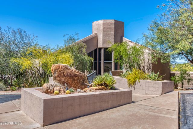 5724 N ECHO CANYON Drive, Phoenix, AZ 85018