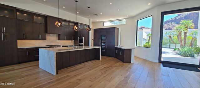 5724 N ECHO CANYON Drive, Phoenix, AZ 85018