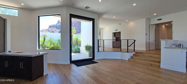 5724 N ECHO CANYON Drive, Phoenix, AZ 85018