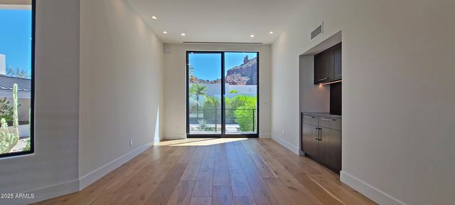 5724 N ECHO CANYON Drive, Phoenix, AZ 85018