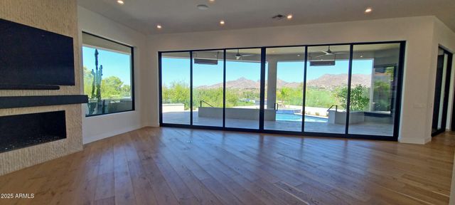 5724 N ECHO CANYON Drive, Phoenix, AZ 85018