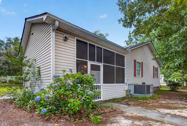 1104 Longpoint Road, Cross, SC 29436