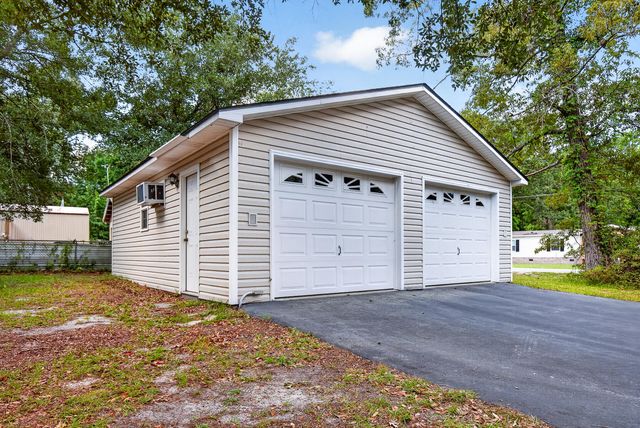 1104 Longpoint Road, Cross, SC 29436