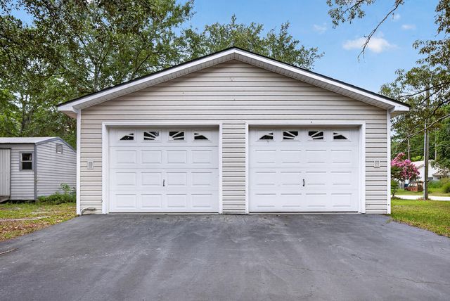 1104 Longpoint Road, Cross, SC 29436
