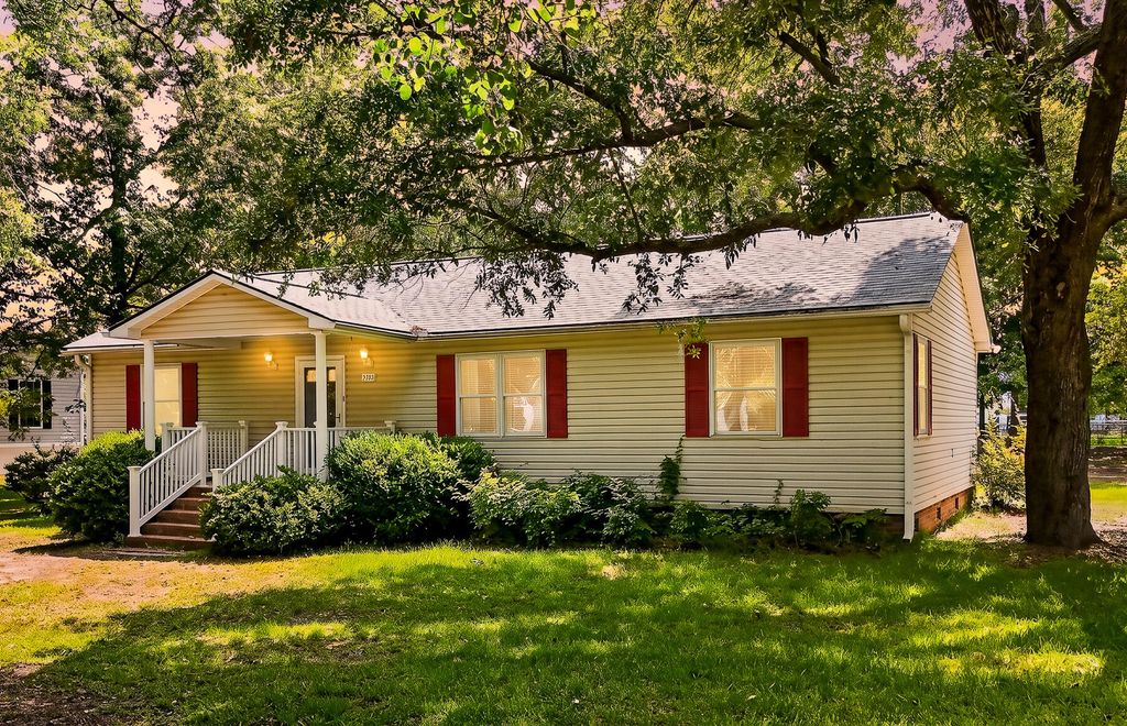 1104 Longpoint Road, Cross, SC 29436