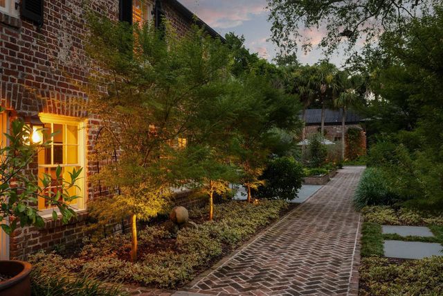 125 Tradd Street, Charleston, SC 29401