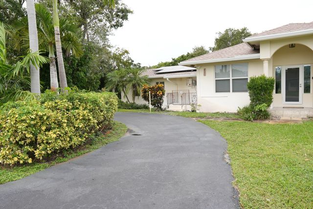 821 SW 13TH Court, Pompano Beach, FL 33060