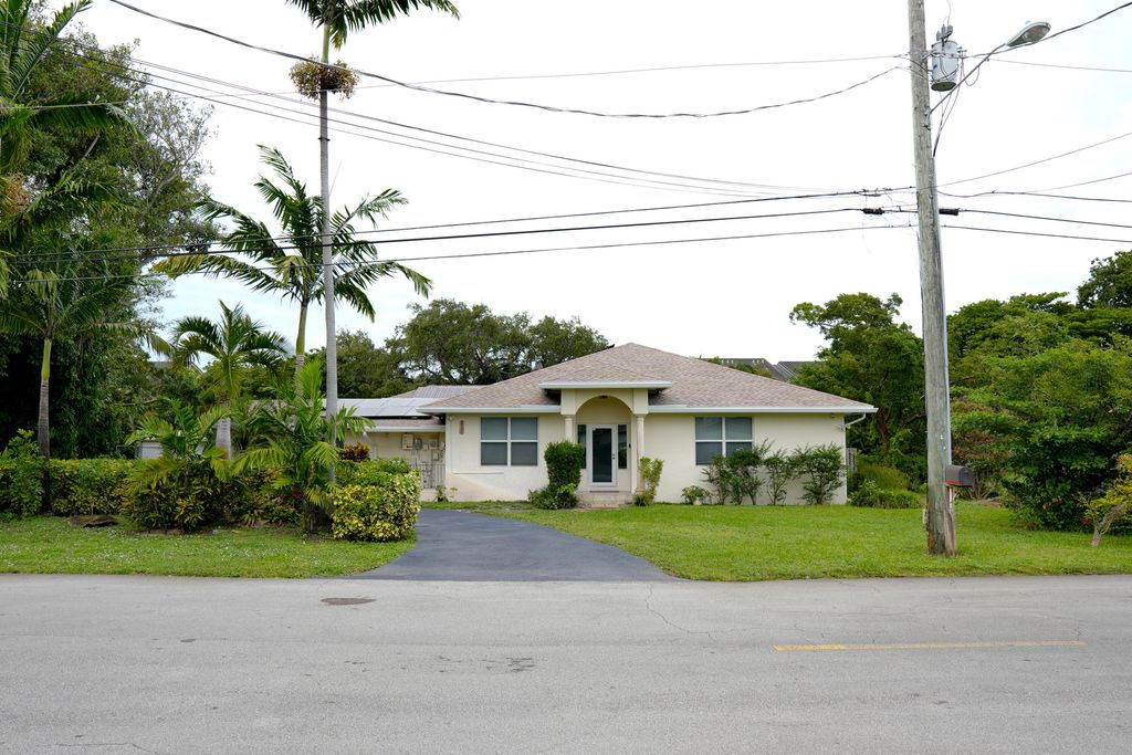 821 SW 13TH Court, Pompano Beach, FL 33060