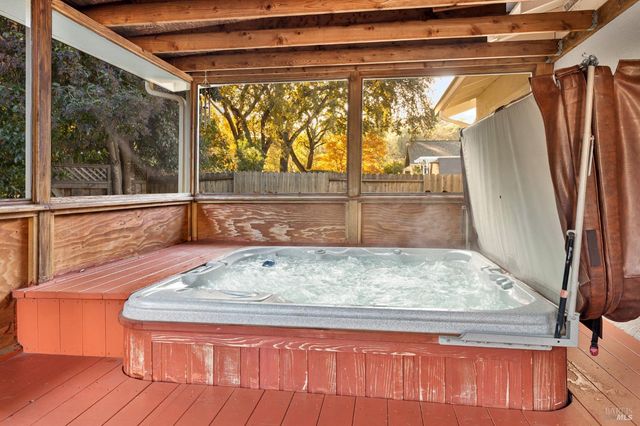 729 Brookside Dr, Vacaville, CA 95688