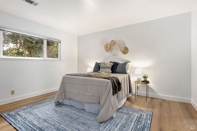 729 Brookside Dr, Vacaville, CA 95688