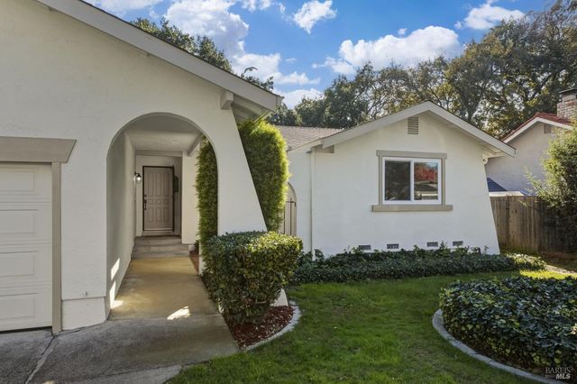 729 Brookside Dr, Vacaville, CA 95688