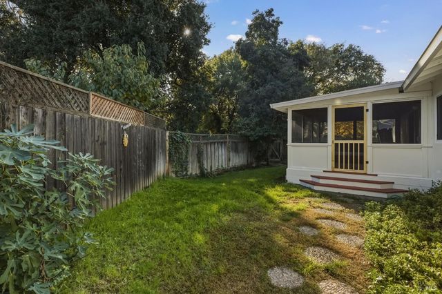 729 Brookside Dr, Vacaville, CA 95688