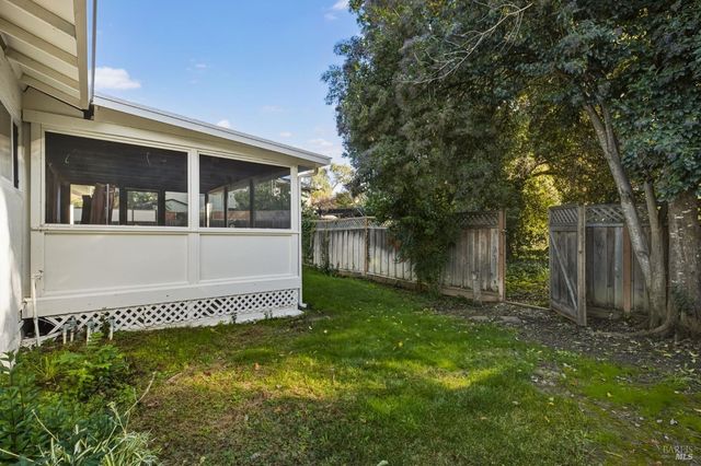 729 Brookside Dr, Vacaville, CA 95688