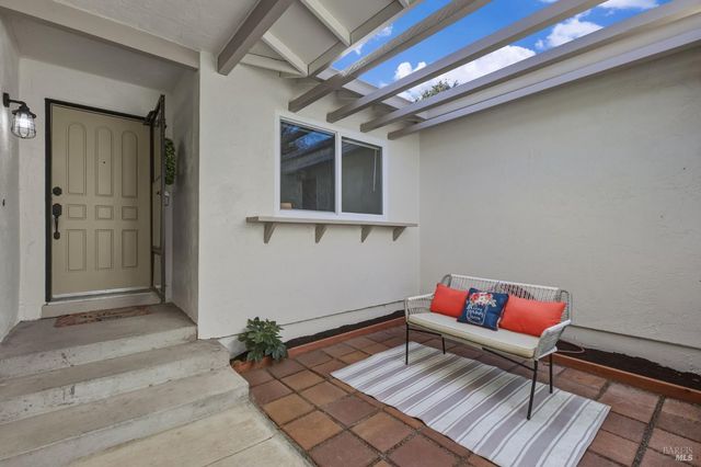 729 Brookside Dr, Vacaville, CA 95688