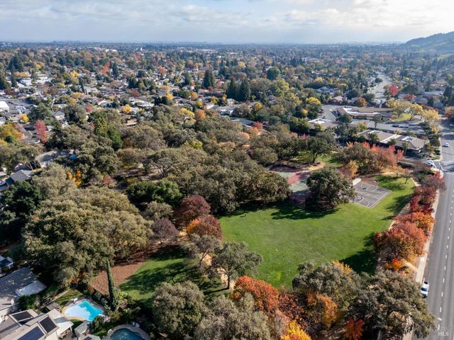 729 Brookside Dr, Vacaville, CA 95688