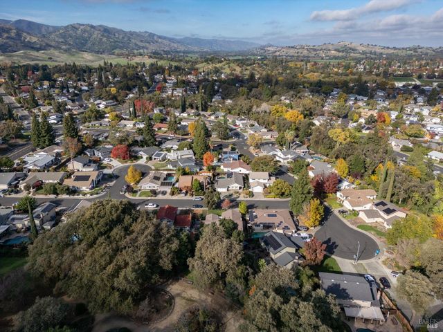 729 Brookside Dr, Vacaville, CA 95688