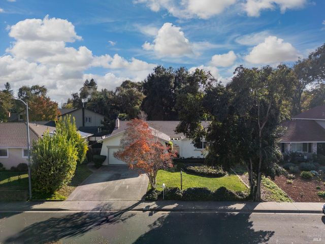729 Brookside Dr, Vacaville, CA 95688