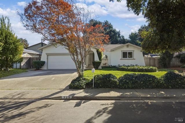 729 Brookside Dr, Vacaville, CA 95688