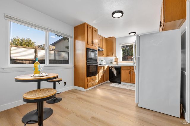 729 Brookside Dr, Vacaville, CA 95688