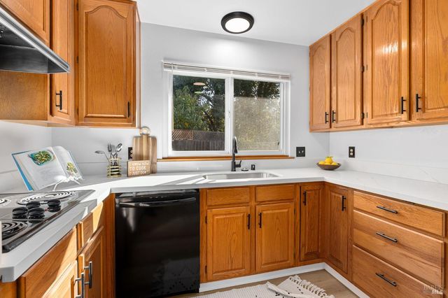 729 Brookside Dr, Vacaville, CA 95688