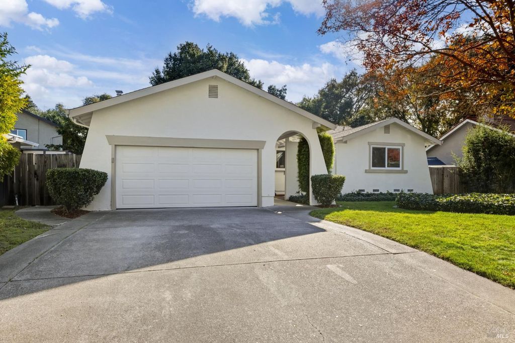 729 Brookside Dr, Vacaville, CA 95688