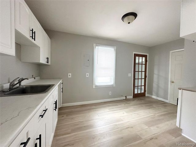 7027 Meadow Avenue, Warren, MI 48091