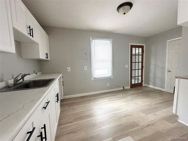 7027 Meadow Avenue, Warren, MI 48091