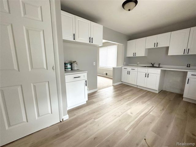 7027 Meadow Avenue, Warren, MI 48091