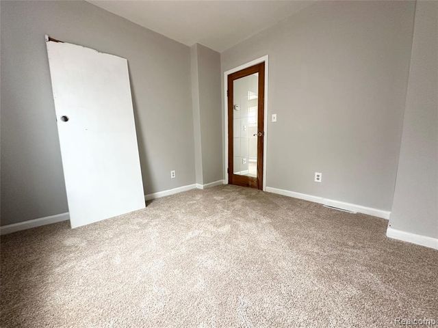 7027 Meadow Avenue, Warren, MI 48091