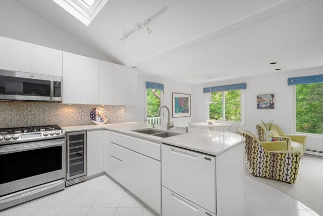 13 Angelica Dr, Framingham, MA 01701