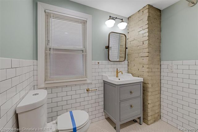17394 Warrington Drive, Detroit, MI 48221