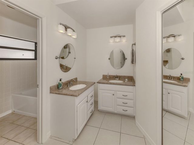 268 SOUTHAMPTON DRIVE 309, Venice, FL 34293