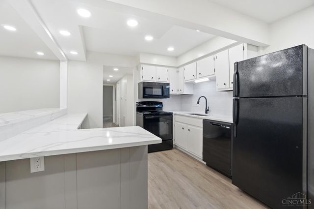 9750 Bunker Hill Lane, Montgomery, OH 45242