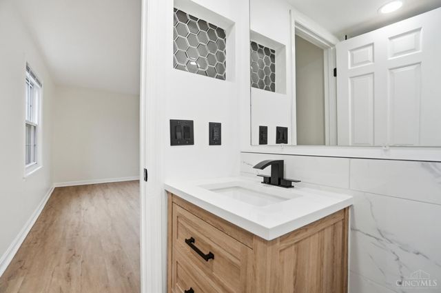 9750 Bunker Hill Lane, Montgomery, OH 45242